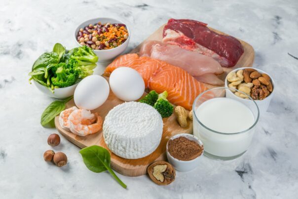 Co ma dużo białka? Jakie produkty warto włączyć do diety?